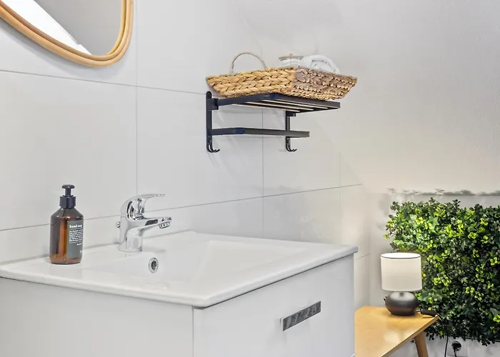 Upper Room: Mit Exklusiver Ausstattung-ausblick Auf Weinberge&mandelbluetenpfad * Neustadt an der Weinstraße